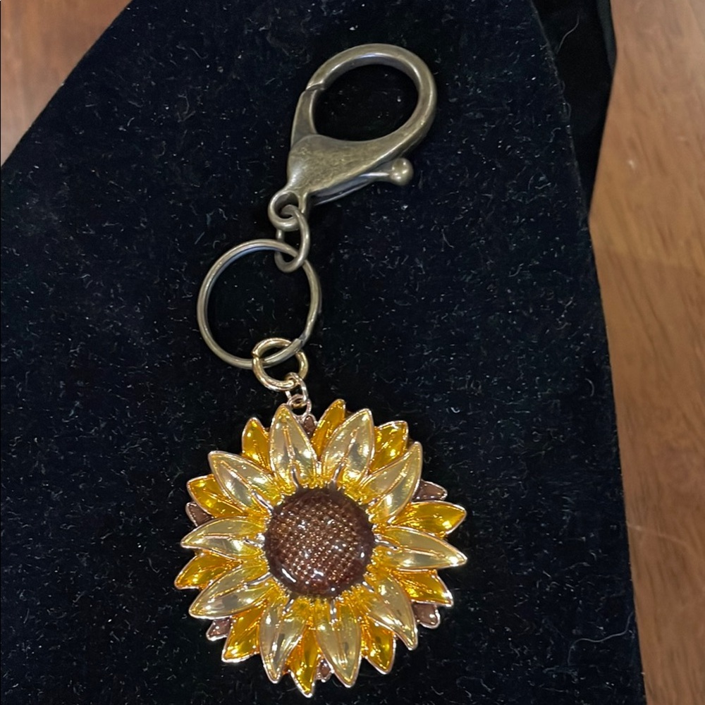 Sunflower Enamel Metal keychain Bag Charm NWOT - Picture 2 of 5